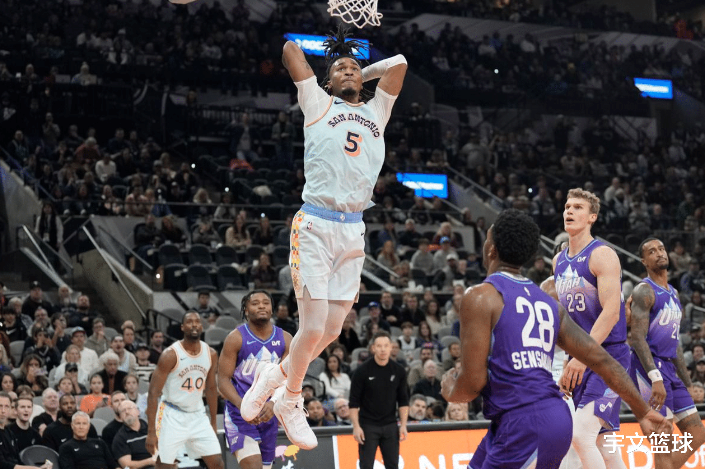 纵横交错的扣篮大赛再次展现魅力 纵横交错的扣篮大赛再次展现魅力