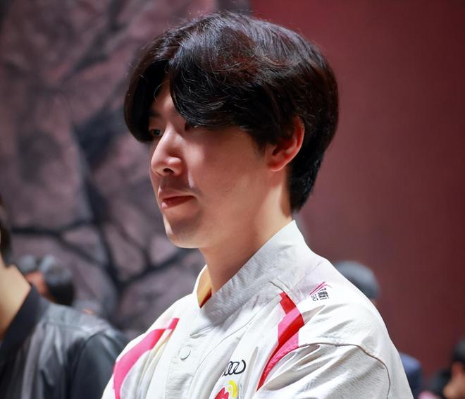 关于T1碾压EDG,JackeyLove团战一打五顶尖较量八强赛,点燃全场激情的信息 关于T1碾压EDG,JackeyLove团战一打五顶尖较量八强赛,点燃全场激情的信息