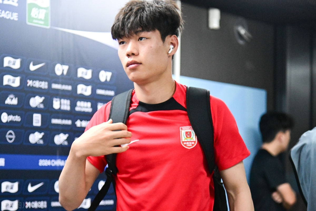 热血擎天!场上的球员如何给球迷带来精彩?的简单介绍 热血擎天!场上的球员如何给球迷带来精彩?的简单介绍