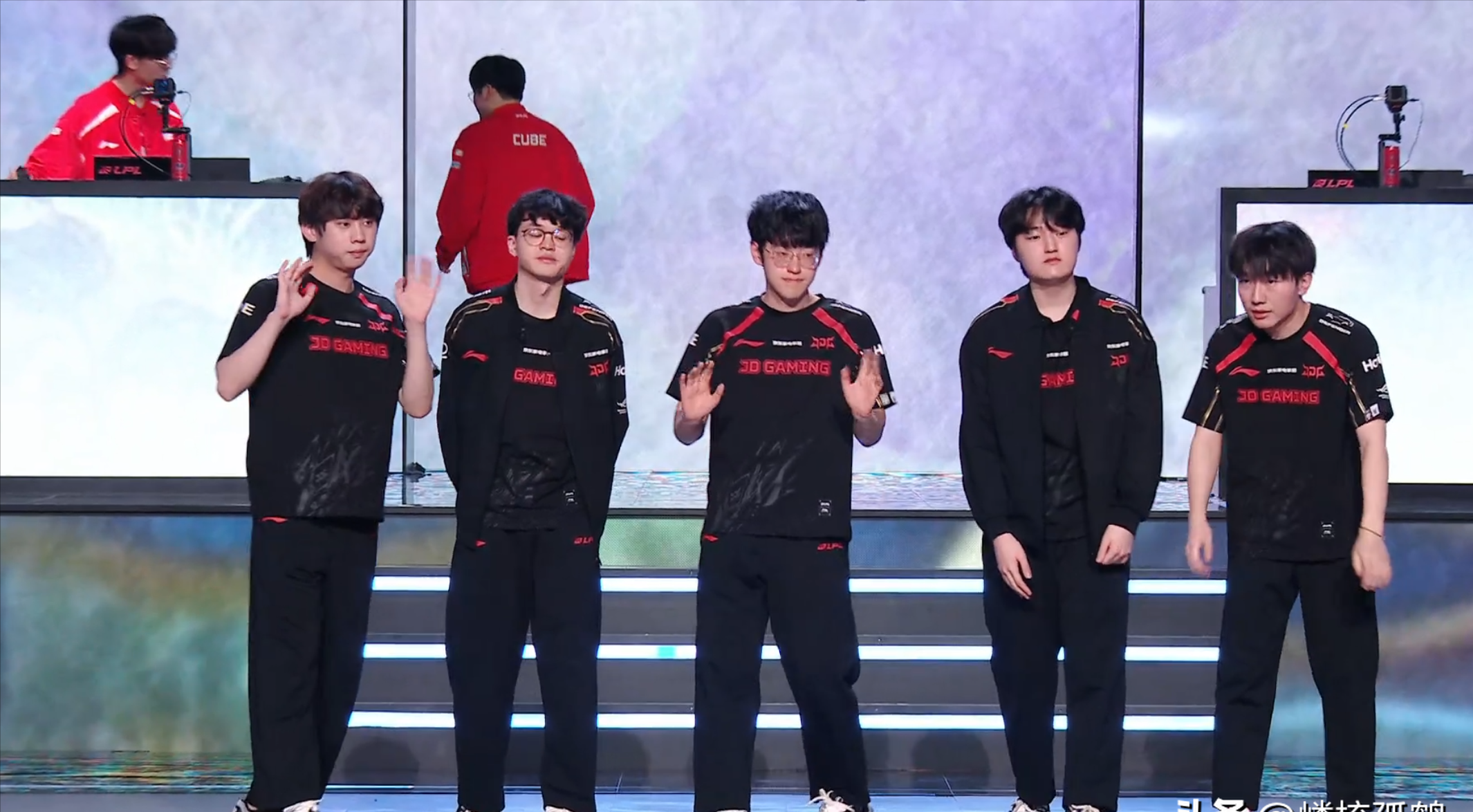 包含RNG绝杀BLG,Deft操刀奇招英雄翻盘宿命之战八强赛,让粉丝疯狂欢呼的词条 包含RNG绝杀BLG,Deft操刀奇招英雄翻盘宿命之战八强赛,让粉丝疯狂欢呼的词条