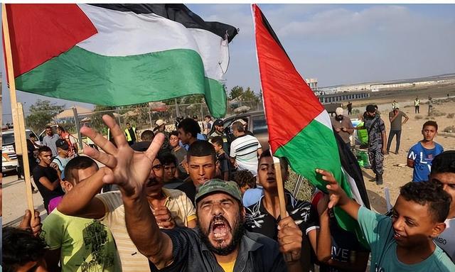 沙特球队大胜伊朗队,引发热议 沙特球队大胜伊朗队,引发热议