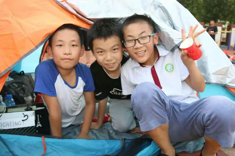 真情相拥!精神力量传递,奇迹诞生 真情相拥!精神力量传递,奇迹诞生