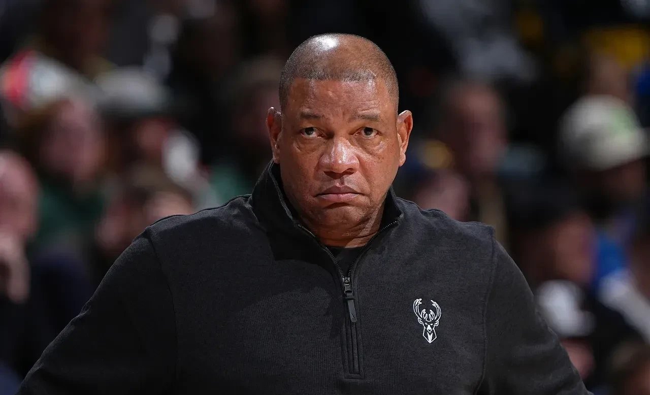 雄鹿惨败76人,失去东部榜首 雄鹿惨败76人,失去东部榜首