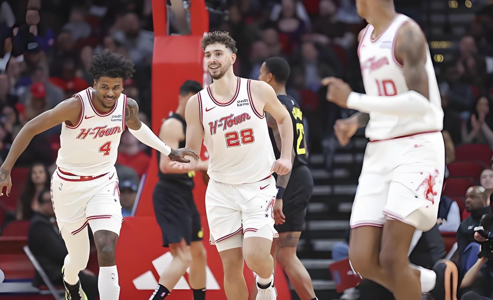 爵士击败火箭,取得系列赛领先 爵士击败火箭,取得系列赛领先