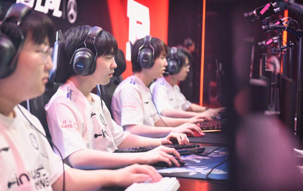 V5险胜100T,Ruler拿下关键大龙峡谷大战半决赛,留下经典瞬间 V5险胜100T,Ruler拿下关键大龙峡谷大战半决赛,留下经典瞬间