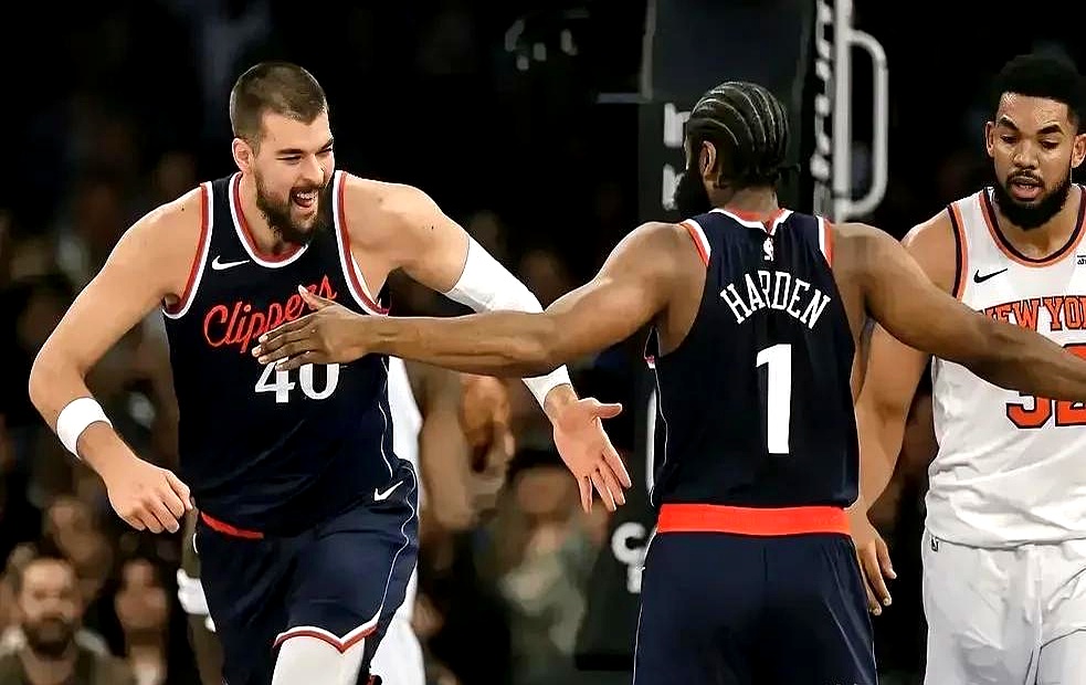 老鹰逆转击败快船,东部决赛对阵76人 老鹰逆转击败快船,东部决赛对阵76人