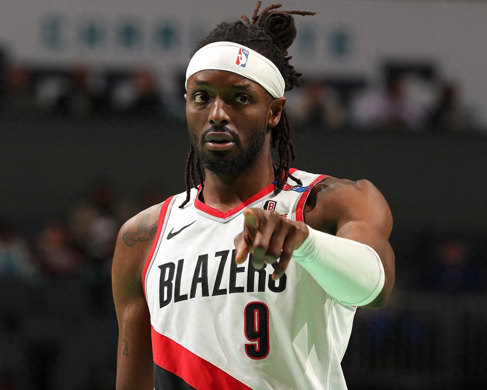 开拓者续约主力球员,力争下赛季更进一步 开拓者续约主力球员,力争下赛季更进一步