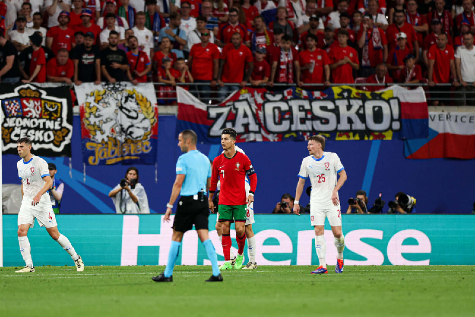 捷克队再度取胜,欧锦赛决赛呼之欲出 捷克队再度取胜,欧锦赛决赛呼之欲出