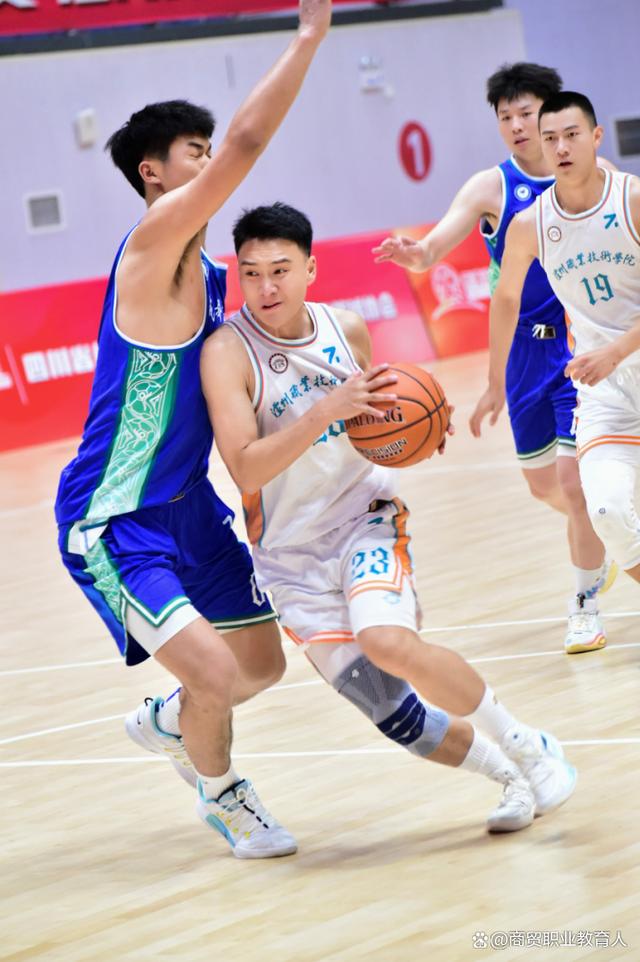 阿拉伯球员誓死拼搏不畏强敌 阿拉伯球员誓死拼搏不畏强敌