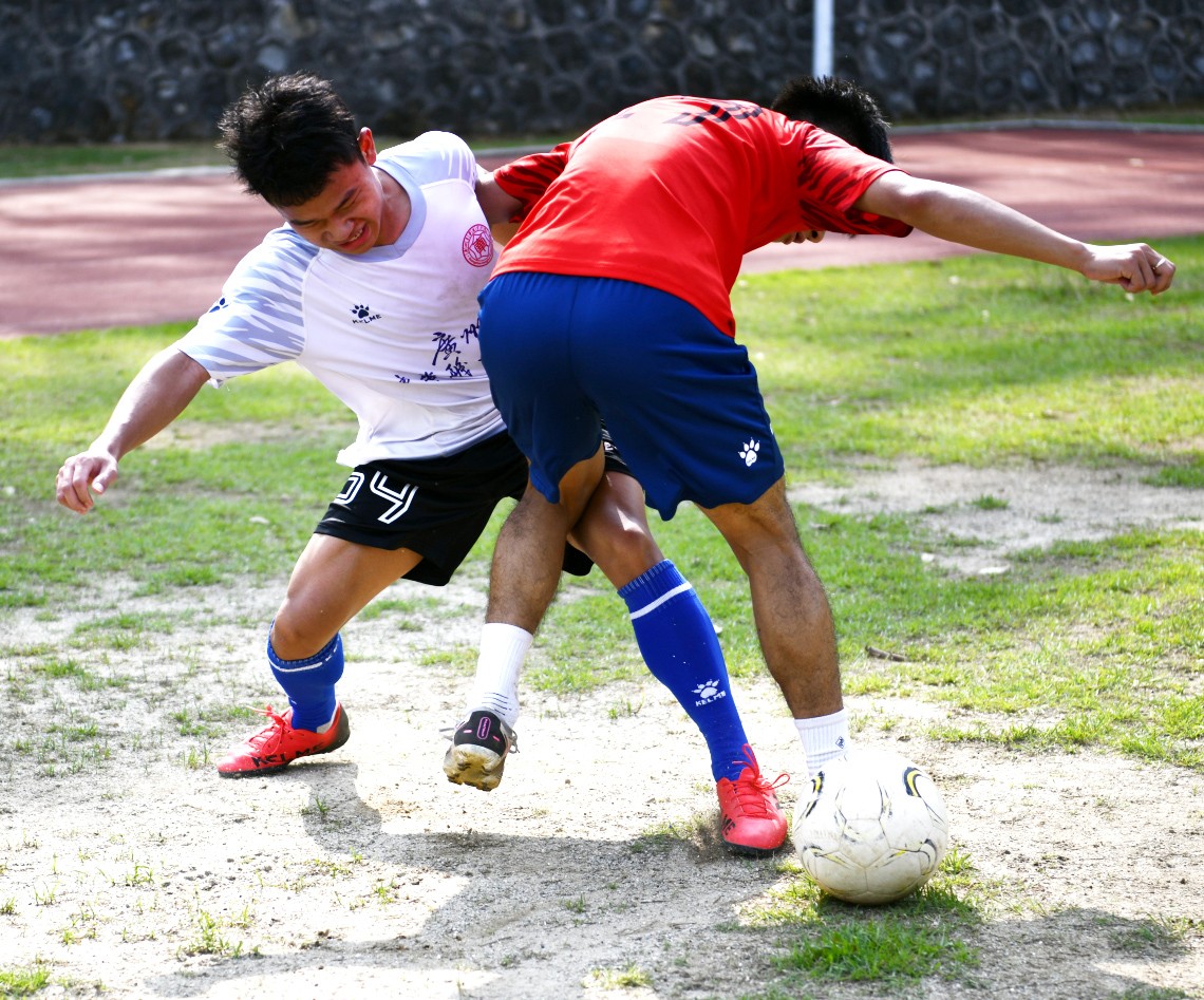 阿拉伯球员誓死拼搏不畏强敌 阿拉伯球员誓死拼搏不畏强敌