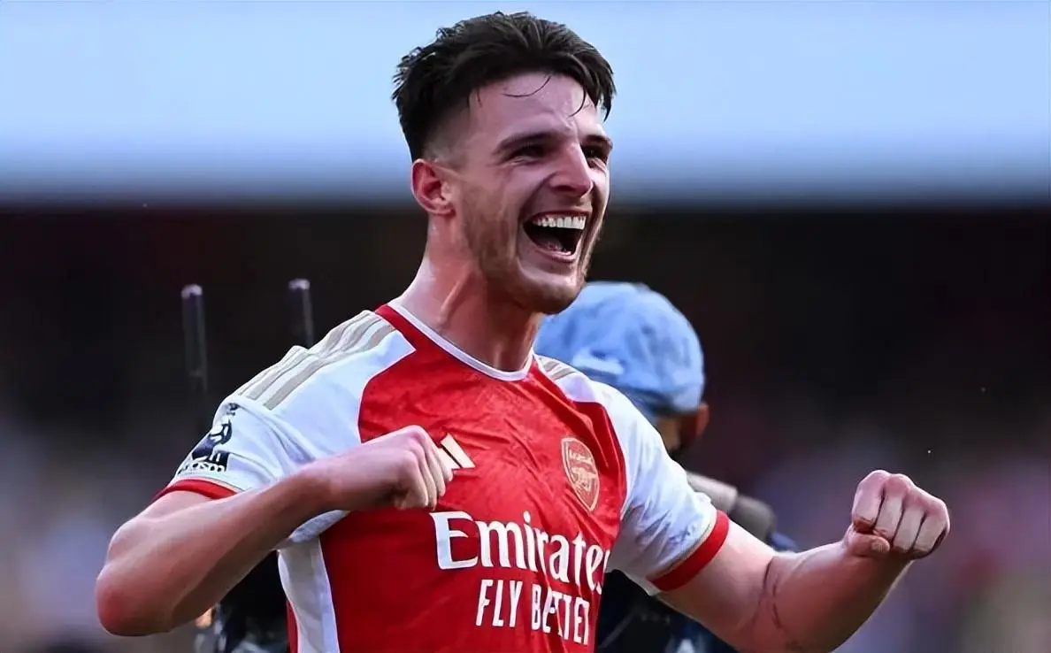 佛罗伦萨中场表现抢眼,荣膺本轮最佳球员 佛罗伦萨中场表现抢眼,荣膺本轮最佳球员