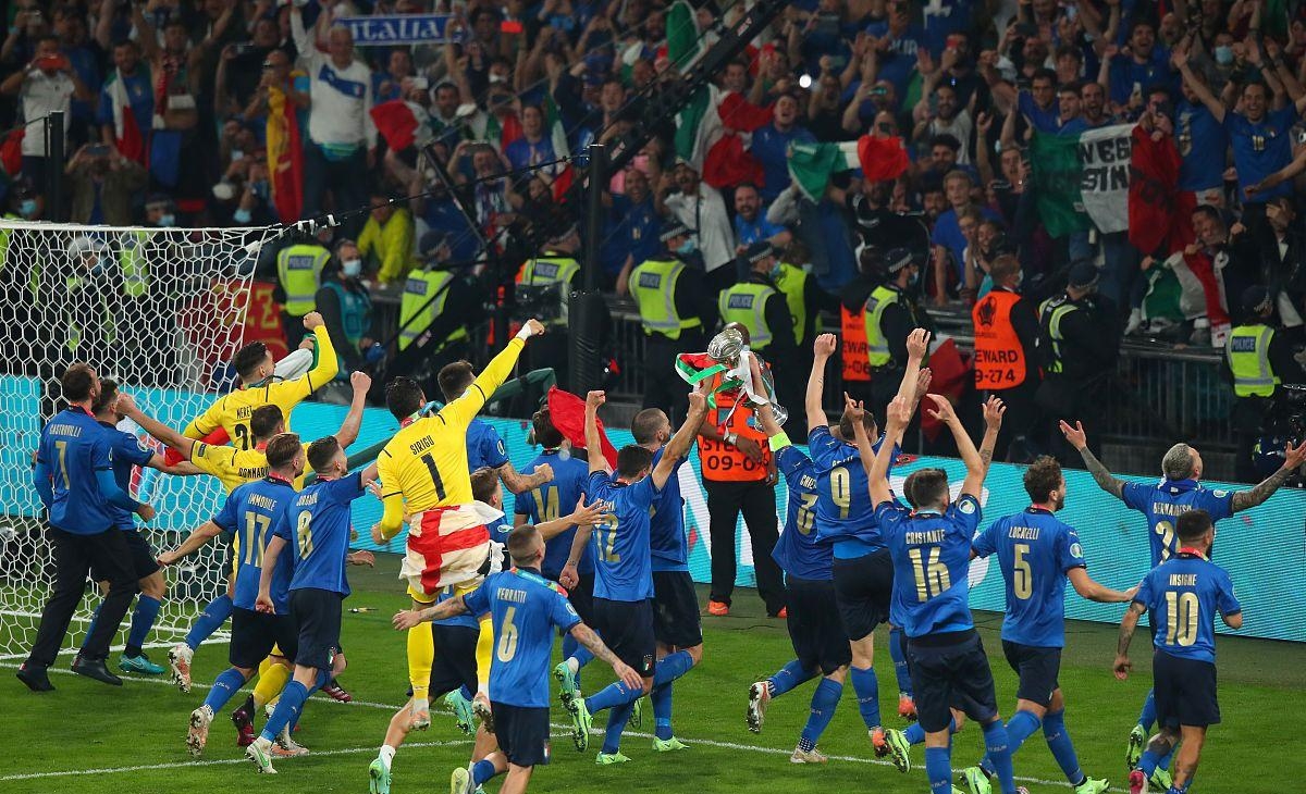 爱尔兰队备战欧洲杯预选赛,球迷期待出色表现 爱尔兰队备战欧洲杯预选赛,球迷期待出色表现