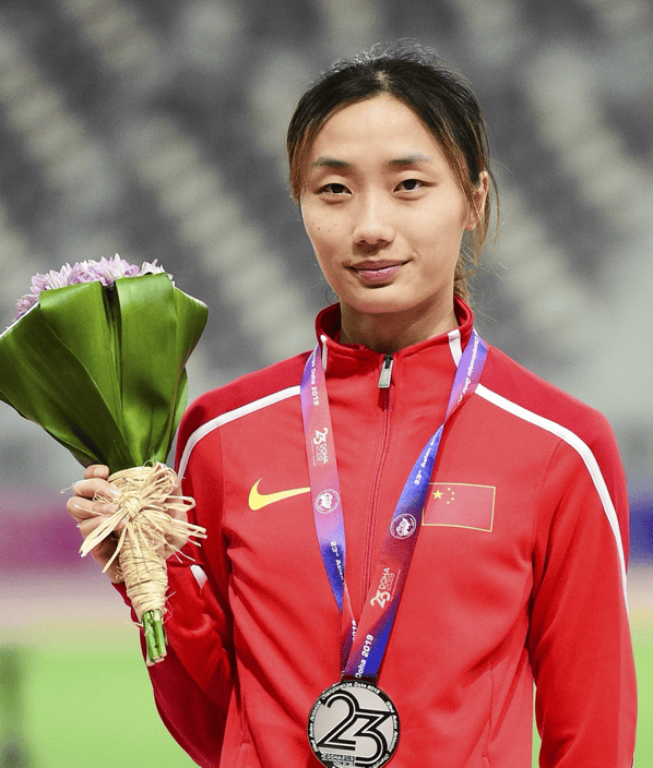 女子三级跳高:选手实力对决,盼冲上领奖台 女子三级跳高:选手实力对决,盼冲上领奖台