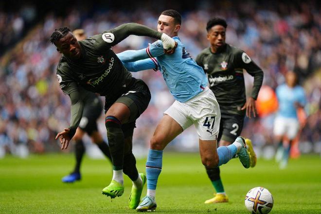 关于法国碾压阿森纳，福登状态火热的信息