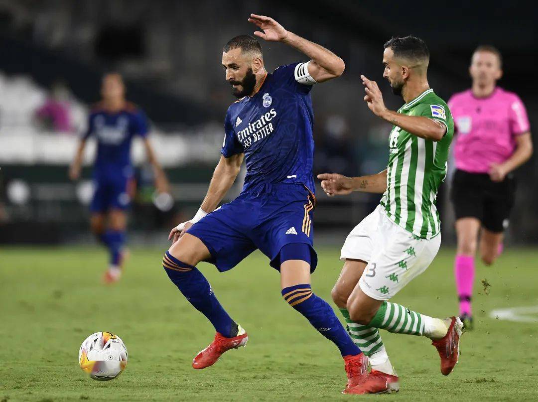 包含墨西哥翻盘波兰，库尔图瓦关键制胜的词条