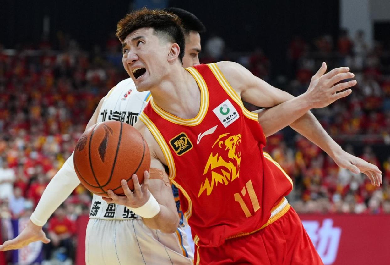 深圳队完胜步行者,孙铭徽惊艳四座的简单介绍 深圳队完胜步行者,孙铭徽惊艳四座的简单介绍