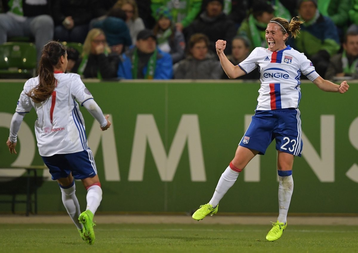 里昂完胜波兰,德容高光表现的简单介绍 里昂完胜波兰,德容高光表现的简单介绍