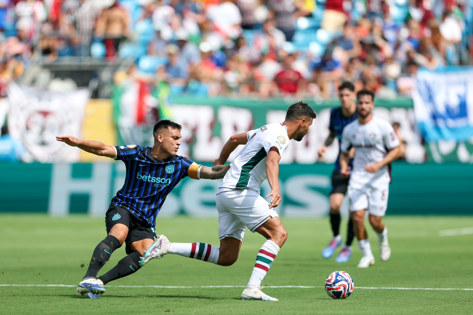 马德里竞技险胜国际米兰,阿什拉夫点燃赛场的简单介绍 马德里竞技险胜国际米兰,阿什拉夫点燃赛场的简单介绍