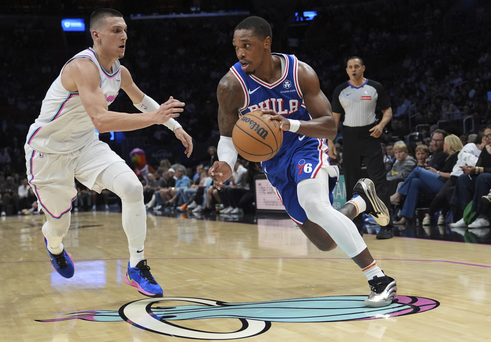 包含76人完胜勇士，拉文关键制胜的词条