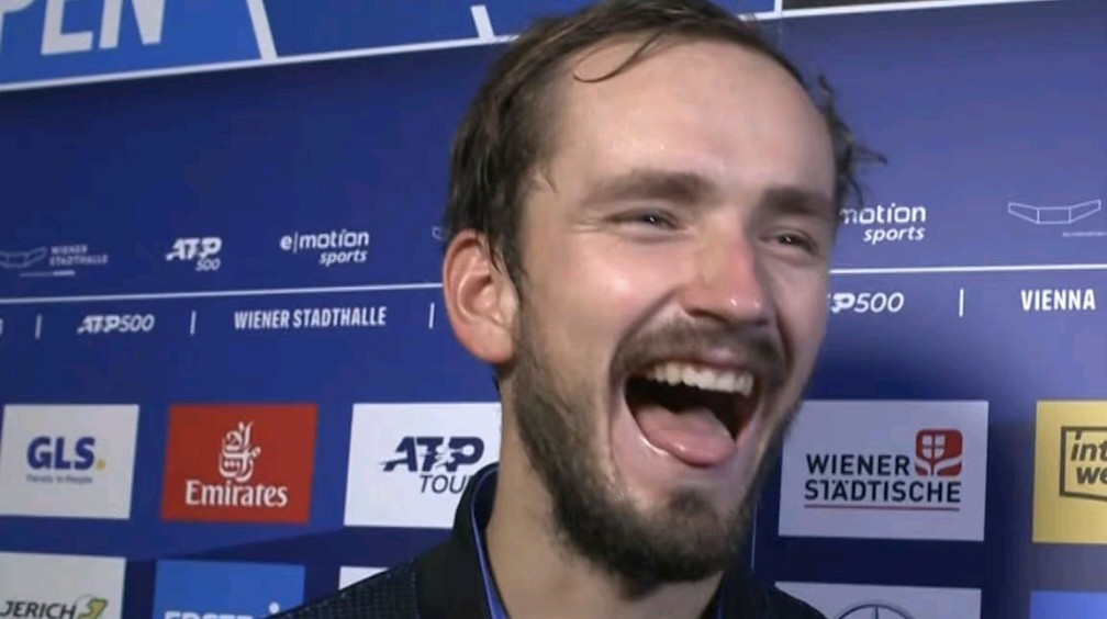 年终总决赛绝杀ATP总决赛，梅德韦杰夫惊艳四座