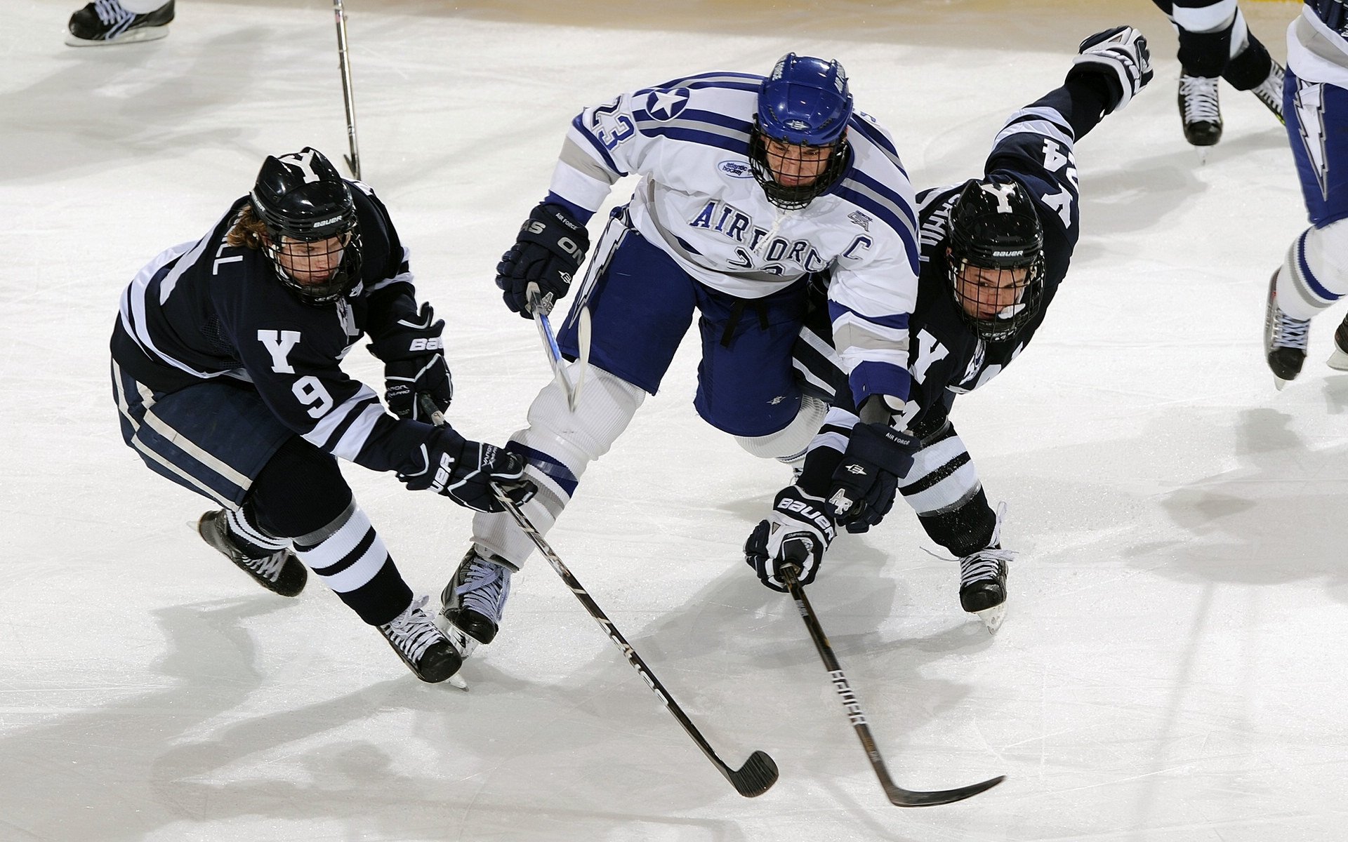 盾与矛，希腊防线的铜墙铁壁与金玟哉的热血独舞