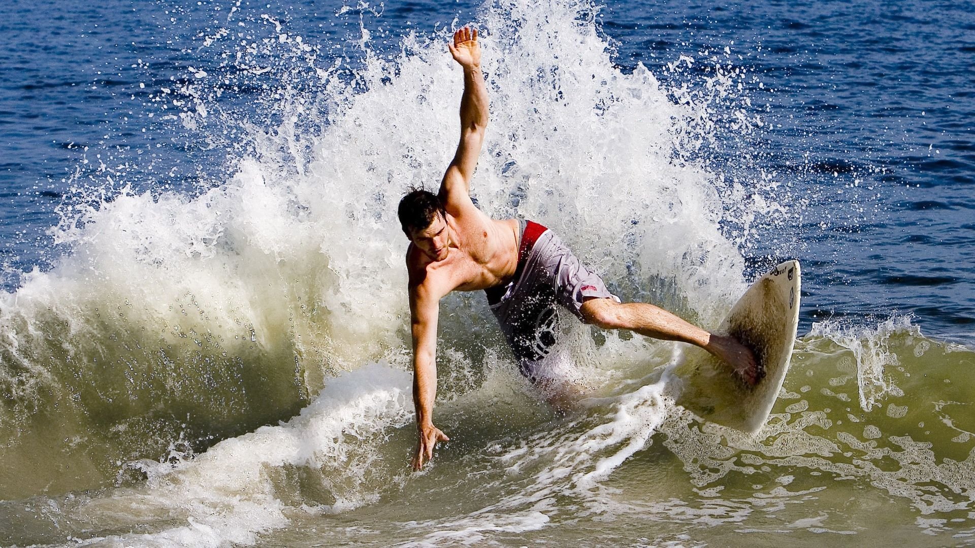 非参赛者的胜利，当本泽马成为波兰对阵加纳的无形裁判